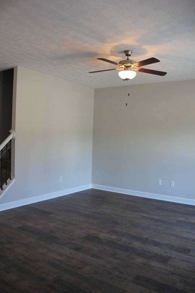 Building Photo - 163 Cedar Point Ln
