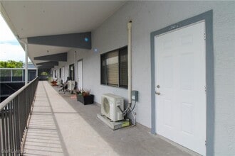 Building Photo - 826 Wiggins Pass Rd