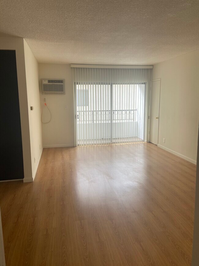 Foto del edificio - 541 N Kings Rd