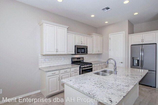 Building Photo - 3 br, 2 bath House - 2905 E ALOE PL