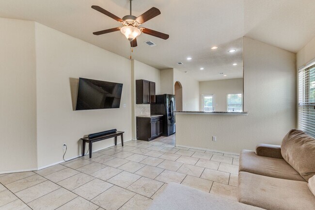 Foto del edificio - 3-BEDROOM, SINGLE STORY HOME IN CANDLEWOOD...
