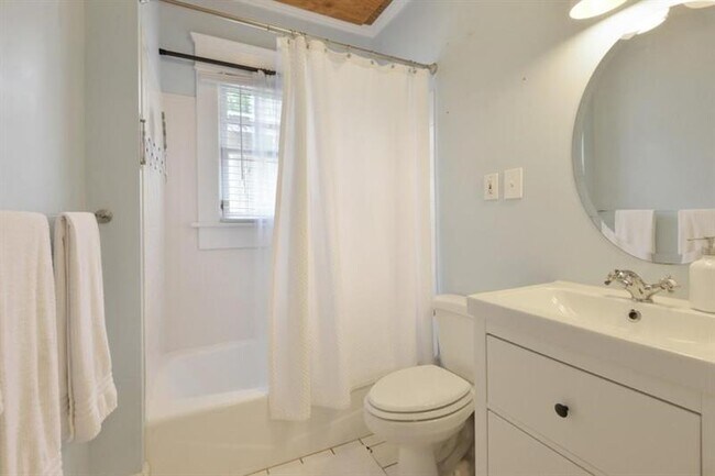 Foto del edificio - 564 Winton Terrace NE