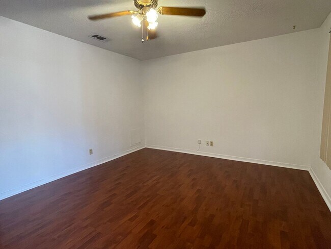 Foto del edificio - Condo Living May Be Right For You