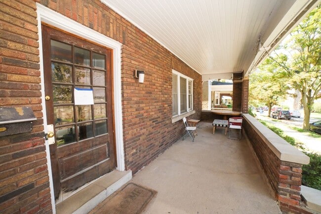 Building Photo - 504 Catherine St