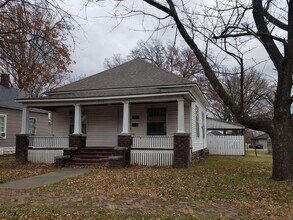Building Photo - 307 S Elm St