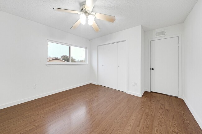 Foto del edificio - 635 Walston Ln