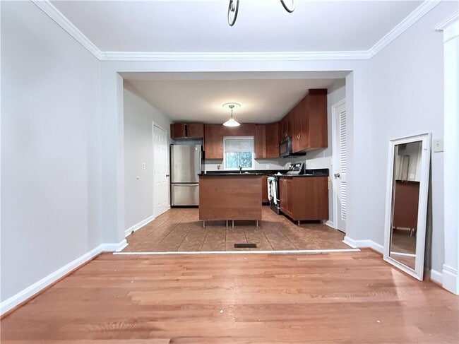 Building Photo - 1057 Latham Rd
