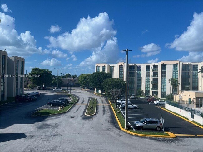 Building Photo - 2055 SW 122nd Ave