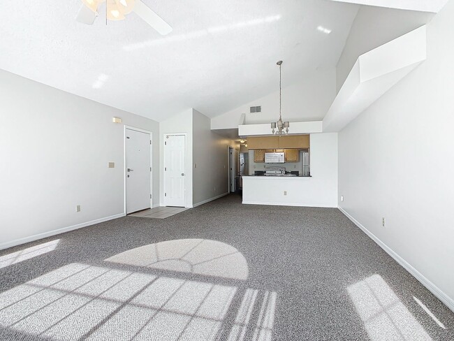 Building Photo - Pet Friendly 3 bedroom, 2 bathroom condo