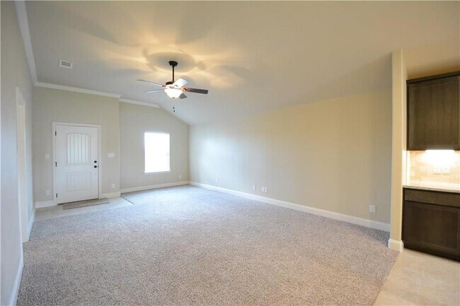 Building Photo - 2222 Southridge Ln