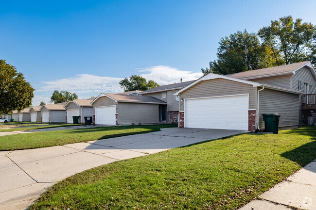 Building Photo - Parkview Townhomes