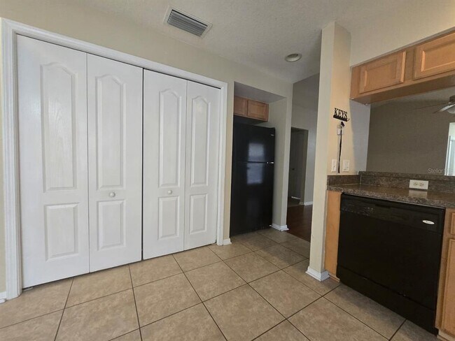 Building Photo - 10303 Avelar Ridge Dr