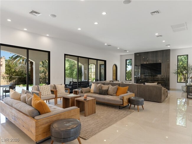 Foto del edificio - 190 Inveraray Ct