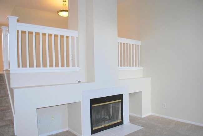 Building Photo - NEW PRICE ! Bright & Modern Townhouse in Beautiful Danville! Close to Blackhawk Plaza!