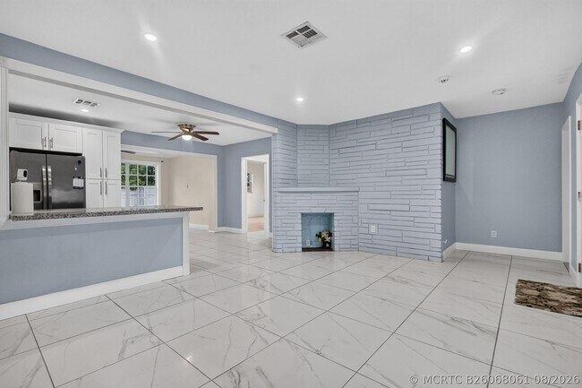 Building Photo - 2707 Bahama Dr