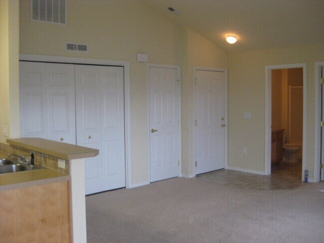 Building Photo - 6235 W Tierra Ln