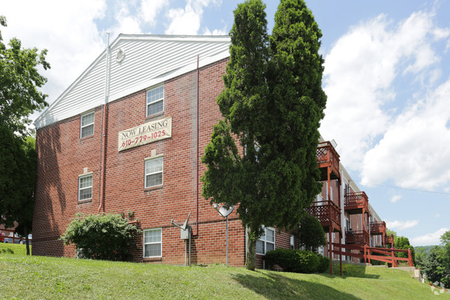 Building Photo - St Lawrence Garden Apts