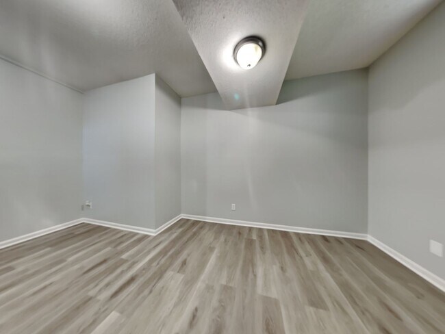 Foto del edificio - Charming 4-Bed, 2-Bath Home in Kansas City with Garage