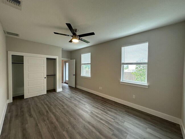 Building Photo - LUXURY 3-BEDROOM ALAMO HEIGHTS TOWNHOME