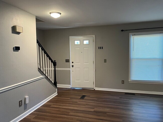 Foto del edificio - 5912 Pine Tree Ct