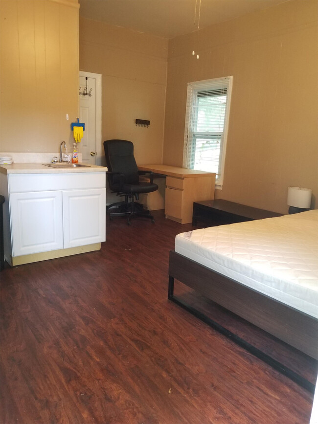 Foto del edificio - 361 10th St NW