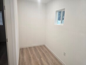 Building Photo - 2529 W Glenhaven Ave