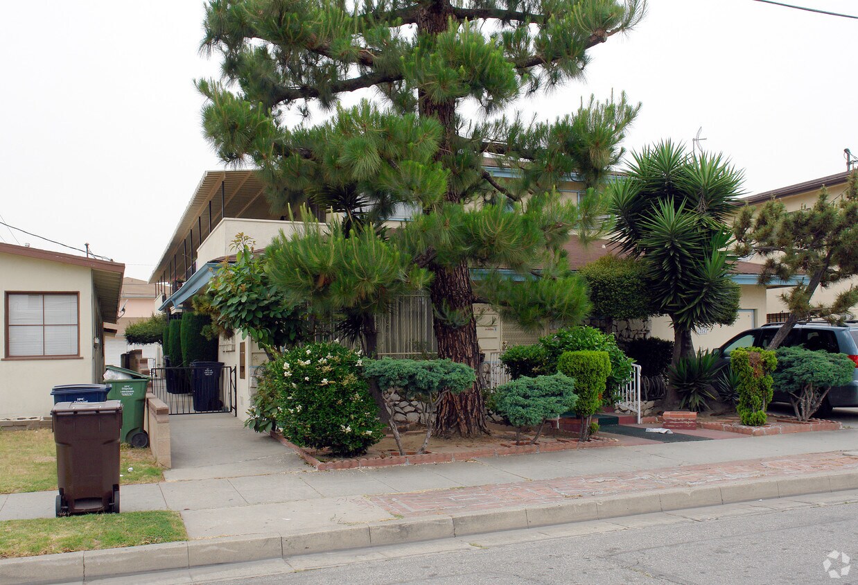 Building Photo - 12543 Oxford Ave