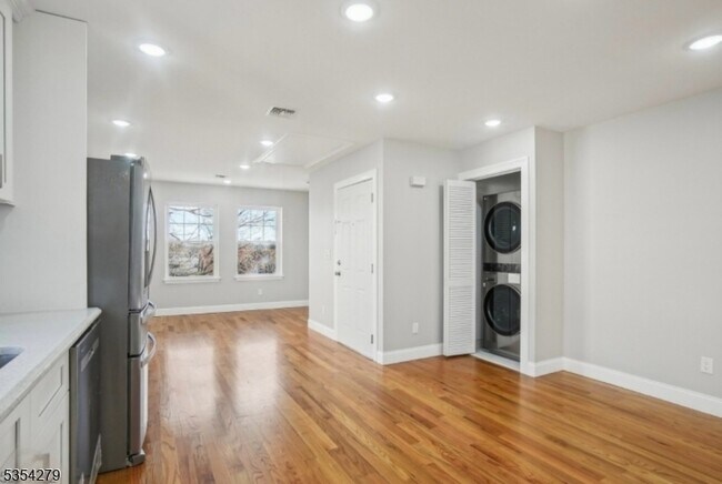 Foto del edificio - 81 N Grove St