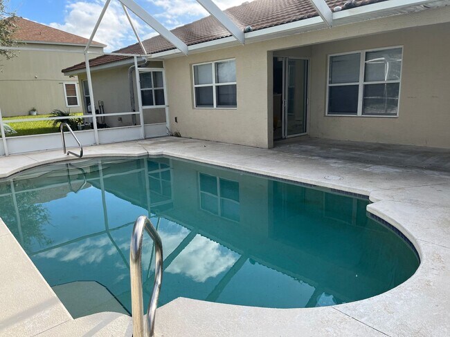 Building Photo - Matanzas Woods Pool Home with Pool Bath!