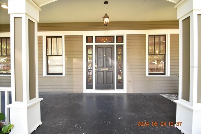 Building Photo - 808 S Packwood Ave