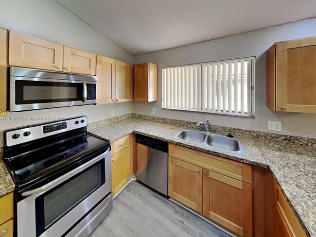 Foto del edificio - 512 NW 38th Terrace