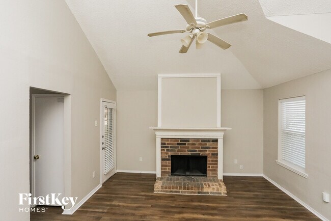 Foto del edificio - 1620 Hunterwood Dr