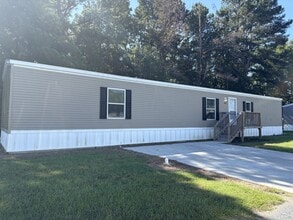 Building Photo - 414 Chloe Cir