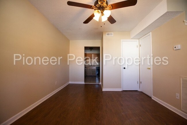 Building Photo - 431 Barnhardt Cir