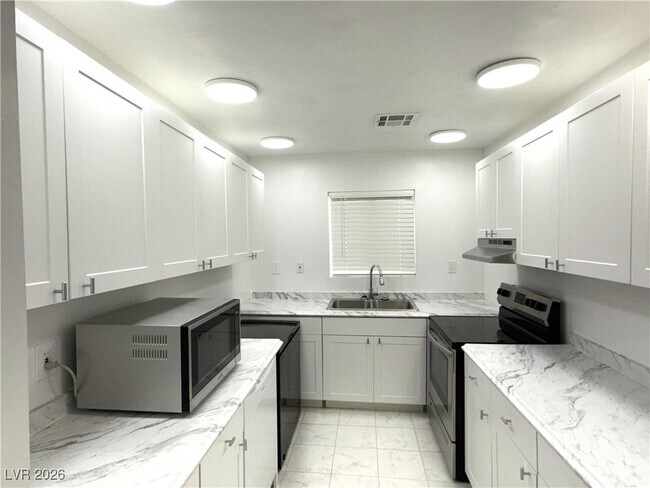 Foto del edificio - 3924 Mount Charleston Dr