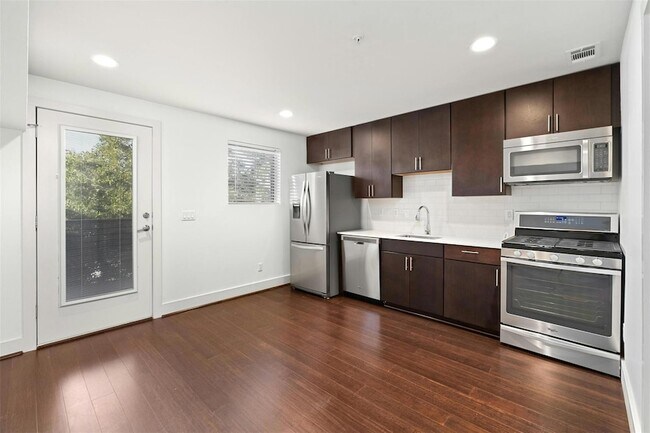 Foto del edificio - 1603 Enfield Rd