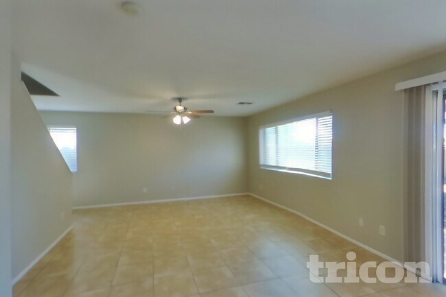 Foto del edificio - 42065 W Sunland Dr