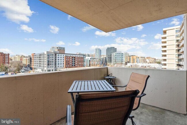 Foto del edificio - 4141 Henderson Rd
