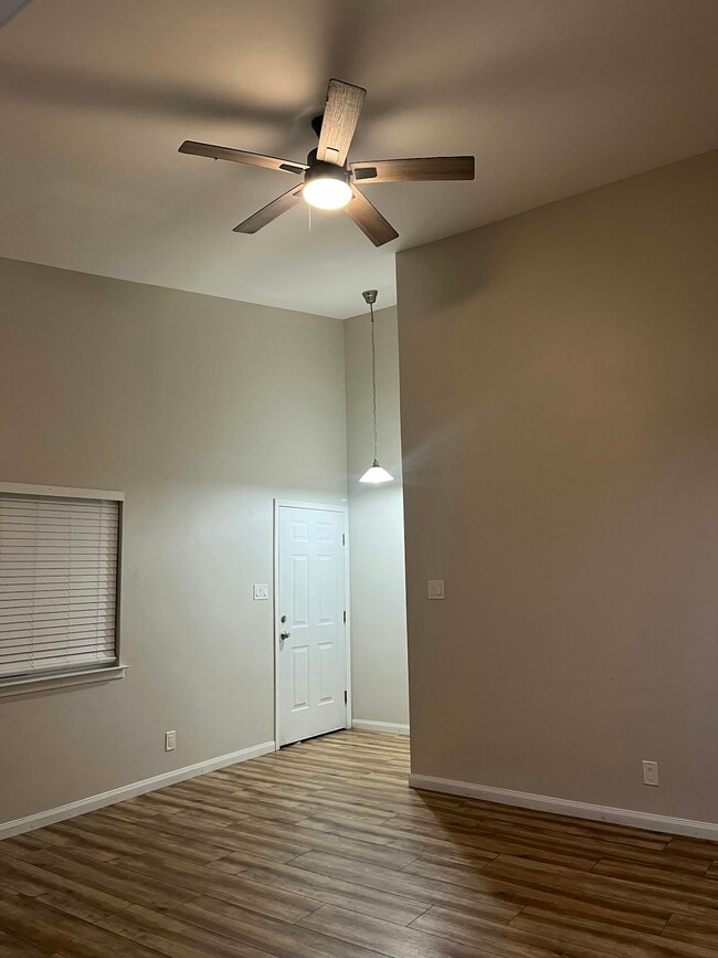 Building Photo - 1904 Hearthstone Dr