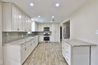 Building Photo - 2706 Stetson Ln