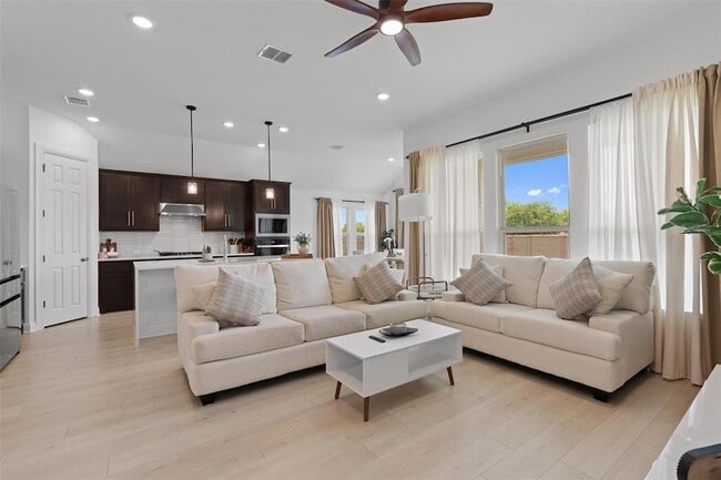 Foto del edificio - 20240 Smedley Dr