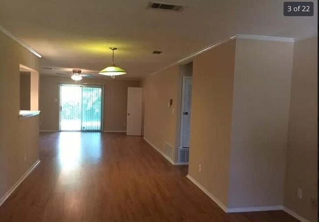 Building Photo - 2030 Encino Cir