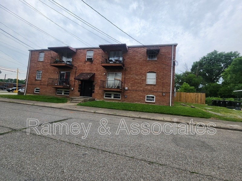 Photo - 1300 Oakwood Ave