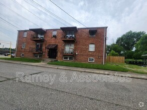 Building Photo - 1300 Oakwood Ave