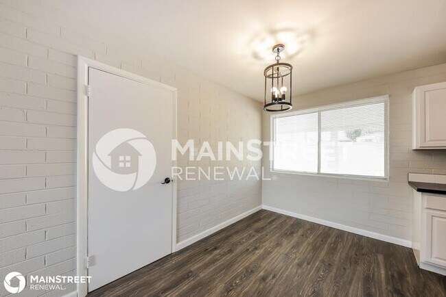 Foto del edificio - 1328 E CHRISTY DR, PHOENIX, AZ 85020