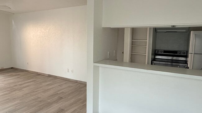 Foto del edificio - 8057 Meadow Rd