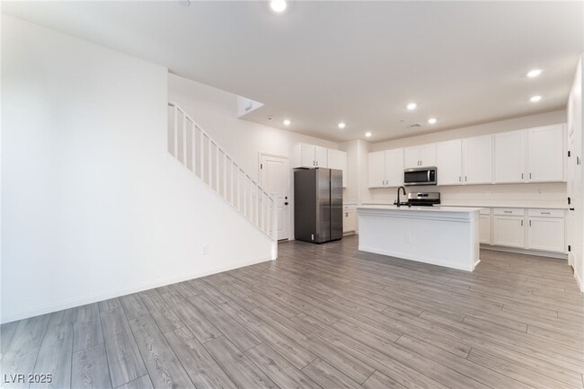 Building Photo - 2526 Amedeo Ln