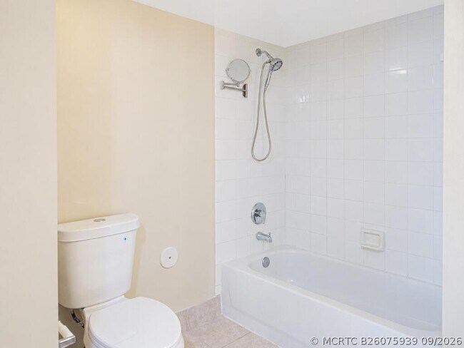 Building Photo - 100 Crestwood Ct N