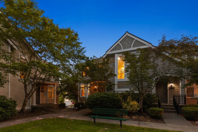 Foto del edificio - Beautiful End-Unit Townhome in Highland Parc | Water & Sewer Included!- AVAILABLE NOW FOR RENT!!