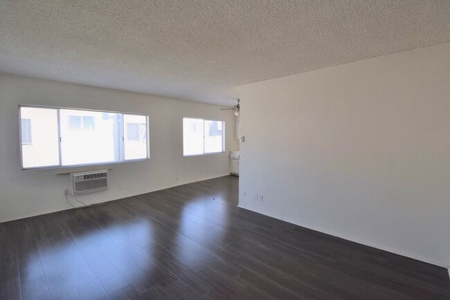 Building Photo - 10819 Camarillo St
